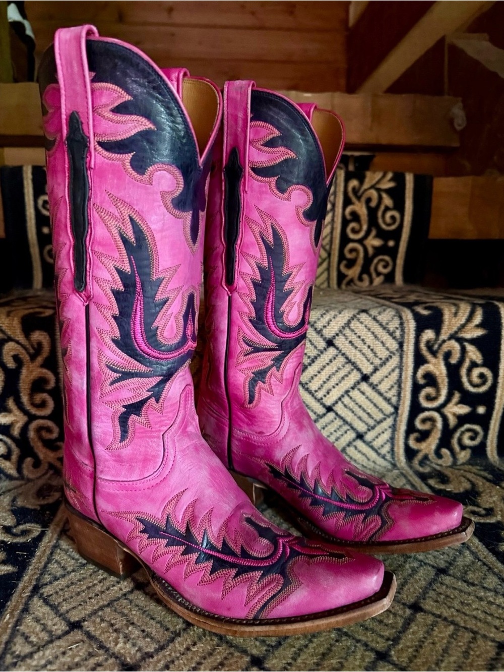 LUCCHESE DESTROYED GOAT LEATHER EAGLE STITCHED HOT PINK COWBOY BOOTS,, size 6